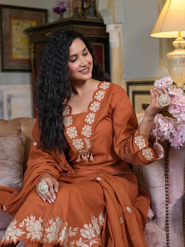 Elegant Embroidered Suit Set with Cutwork and Complete Cotton Linning