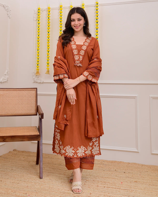 Elegant Embroidered Suit Set with Cutwork and Complete Cotton Linning
